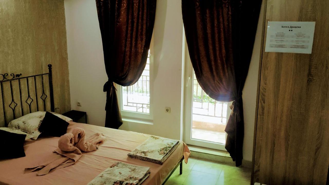 Dracena Guesthouse Ravda ภายนอก รูปภาพ