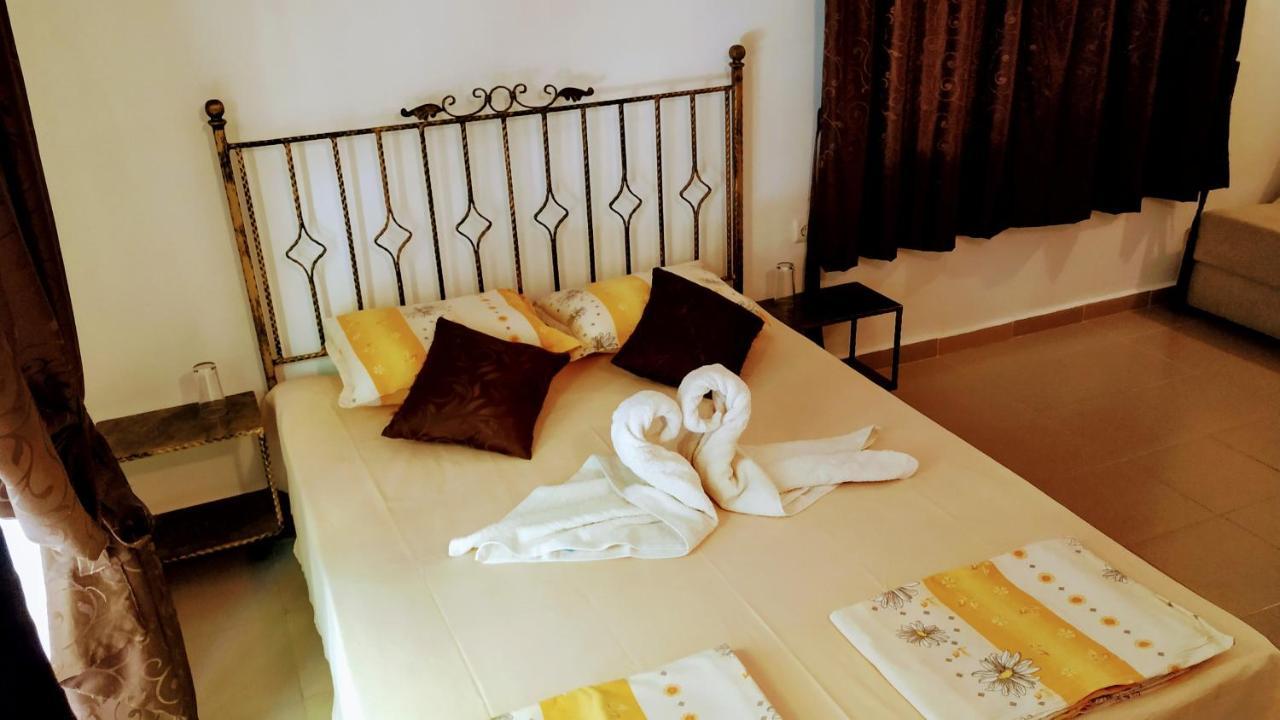 Dracena Guesthouse Ravda ภายนอก รูปภาพ