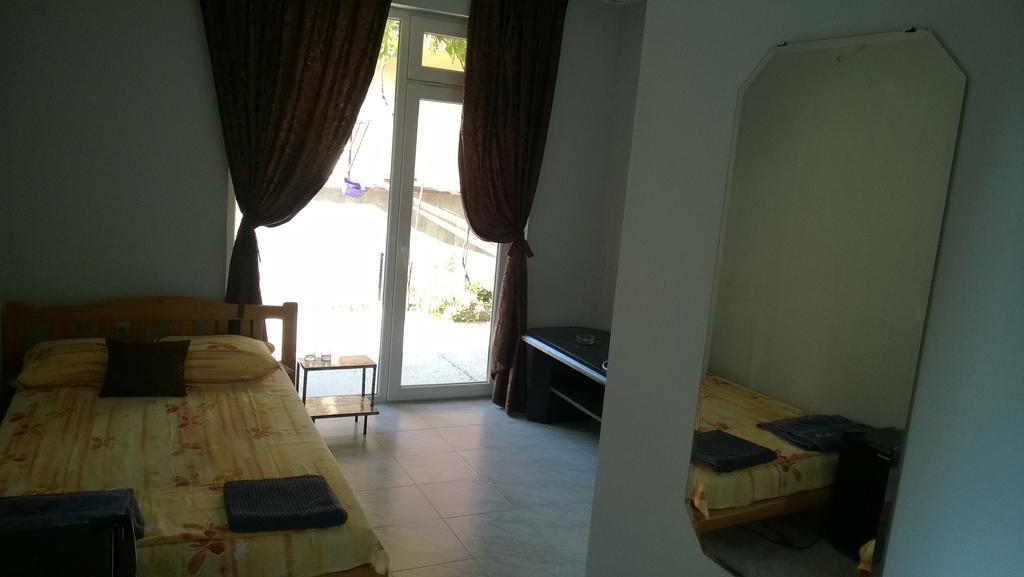 Dracena Guesthouse Ravda ภายนอก รูปภาพ