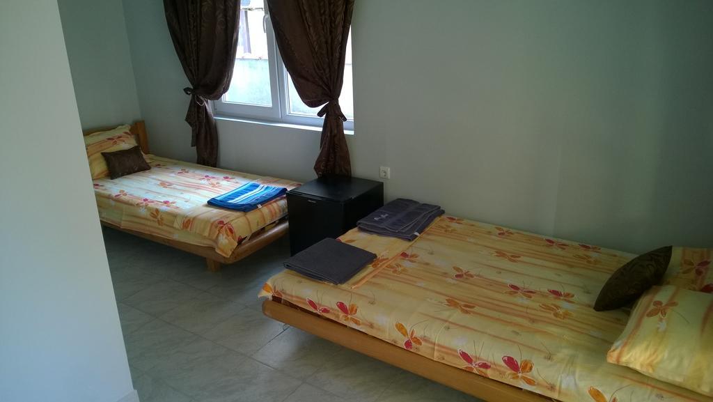 Dracena Guesthouse Ravda ภายนอก รูปภาพ