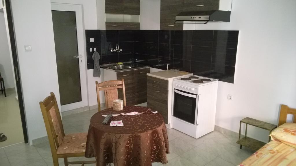 Dracena Guesthouse Ravda ภายนอก รูปภาพ