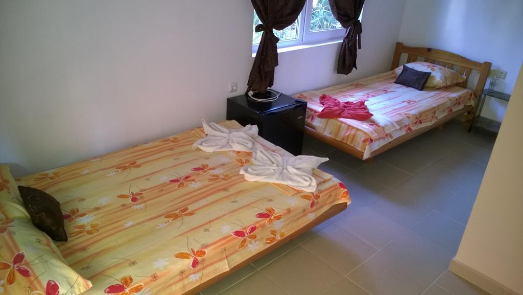 Dracena Guesthouse Ravda ภายนอก รูปภาพ