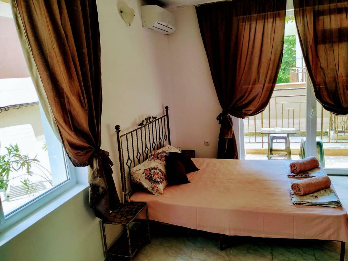 Dracena Guesthouse Ravda ภายนอก รูปภาพ